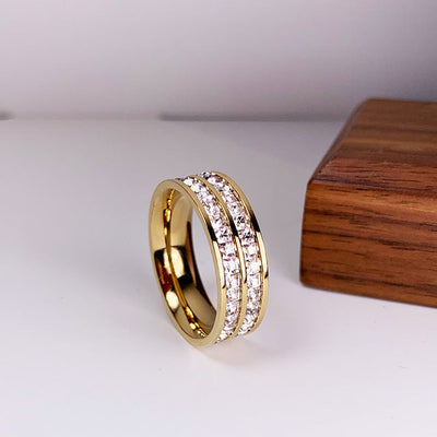 Elegant ring med indlagt zirkonia