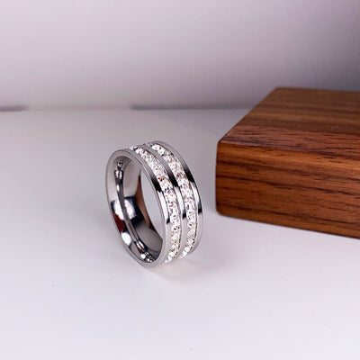 Elegant ring med indlagt zirkonia